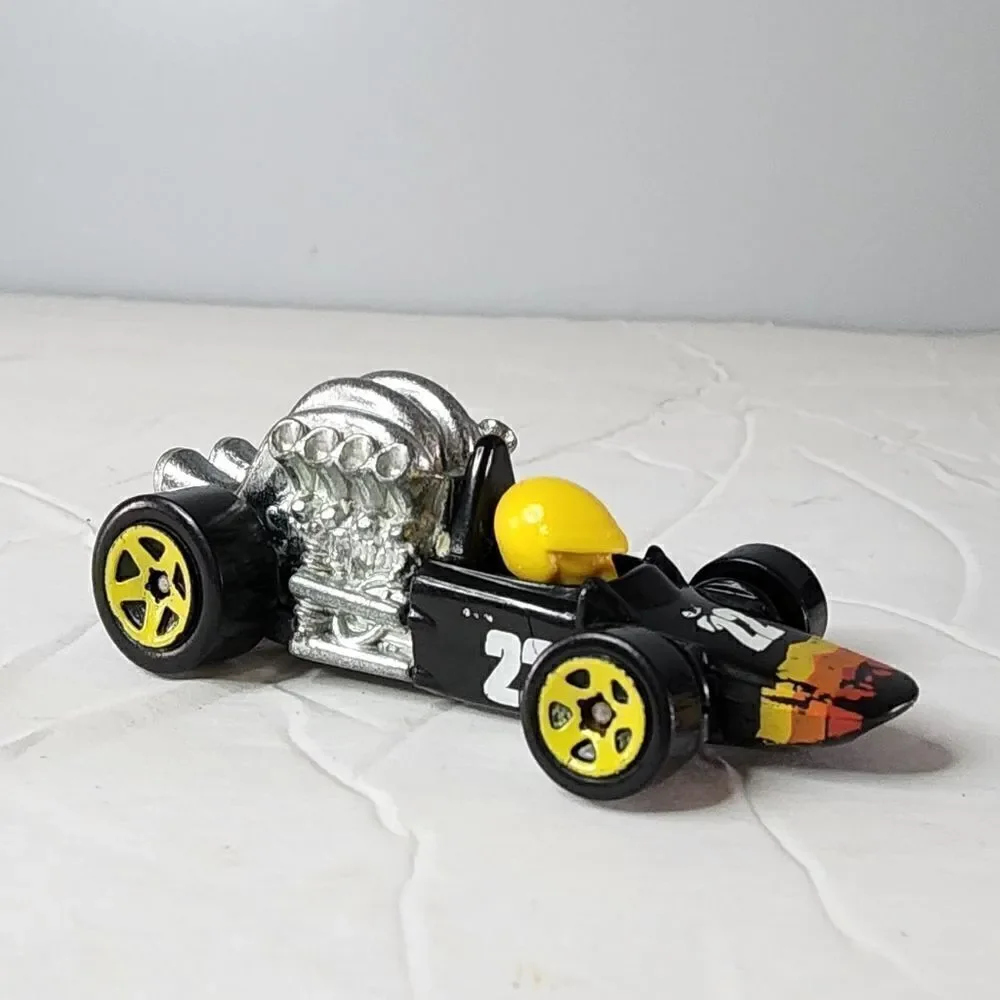 Hot Wheels Head Starter black number 22